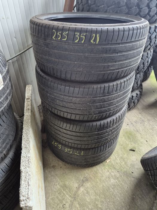 255/35R21 Bridgestone