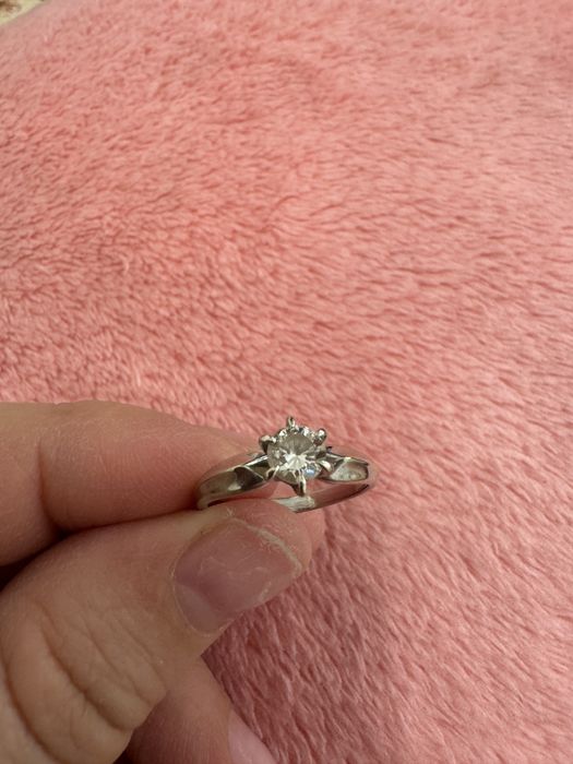 Продам набор с бриллиантом 0,4 карат Платина