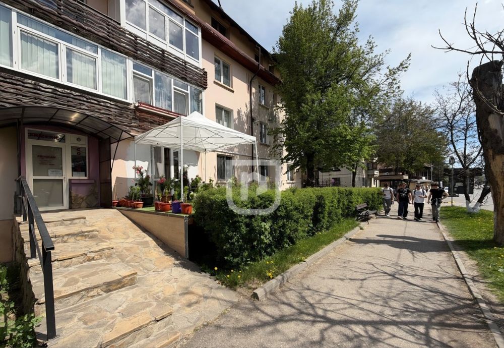 Inchiriez aparament/spatiu comercial