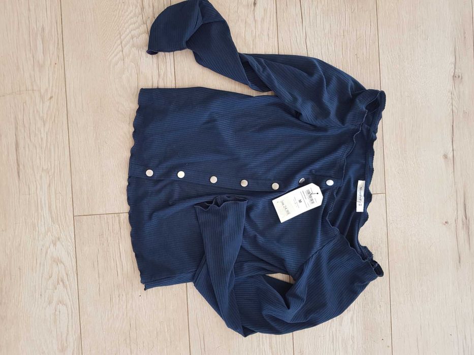 Блузка с голи рамена