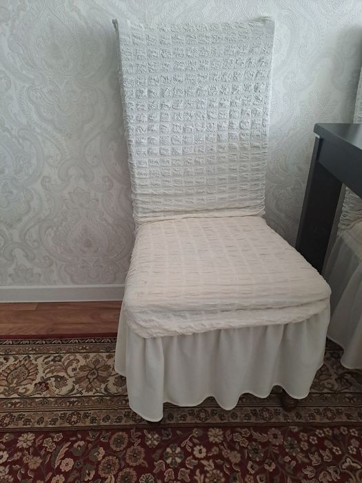 Стол со стульями