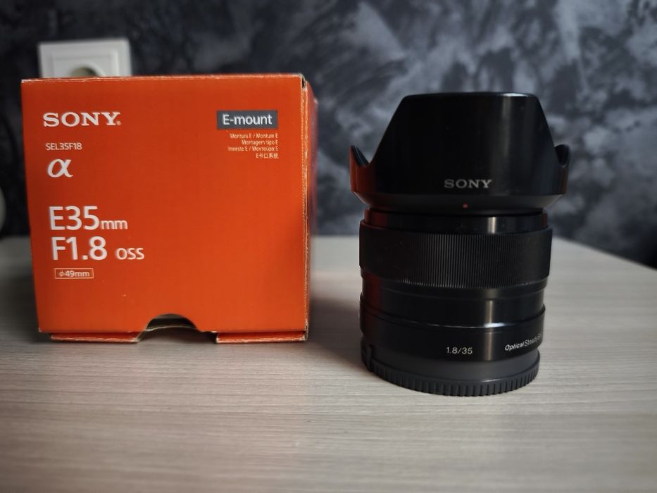 Sony a6400 +35мм 1.8 + клетка