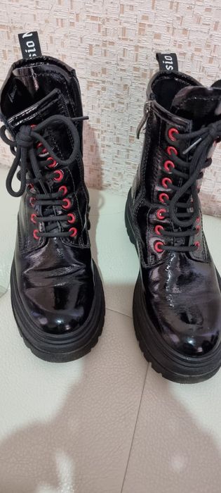 Продам осенние ботинки