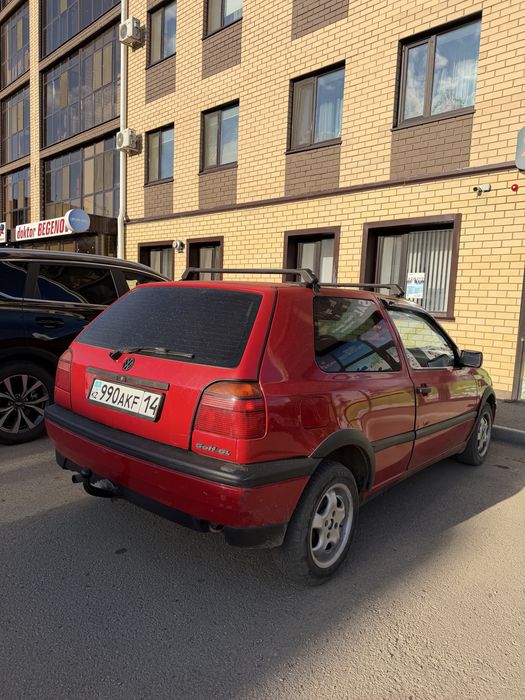 Volkswagen Golf 3 год 1993 1.8 объем автомат