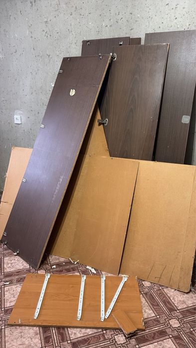 Бесплатно отдам от шкафа