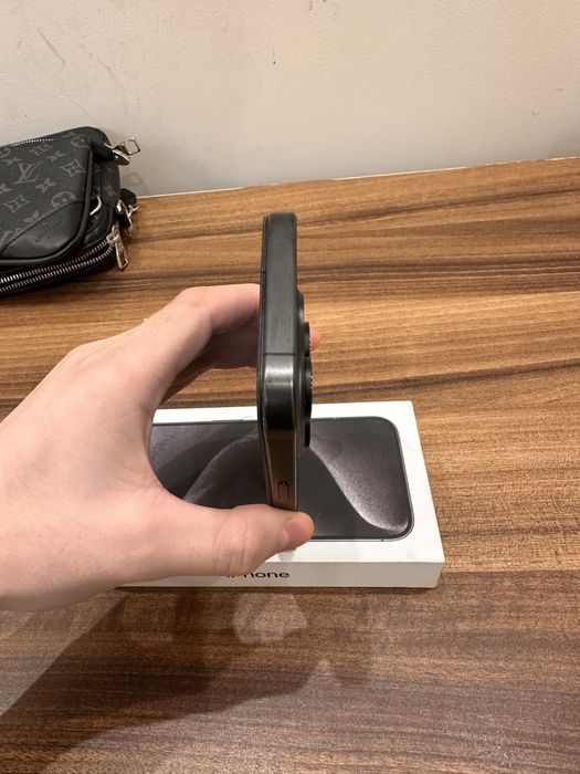 Продаю айфон 15 про 256 гб