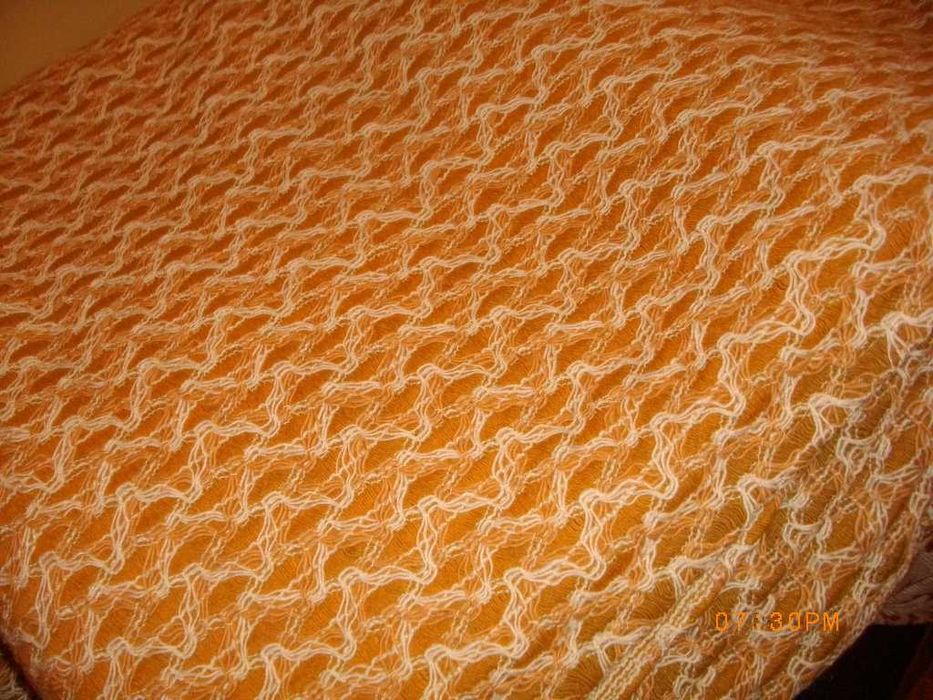 Продавам  2 бр. плътни  завеси  за прозорци за хол