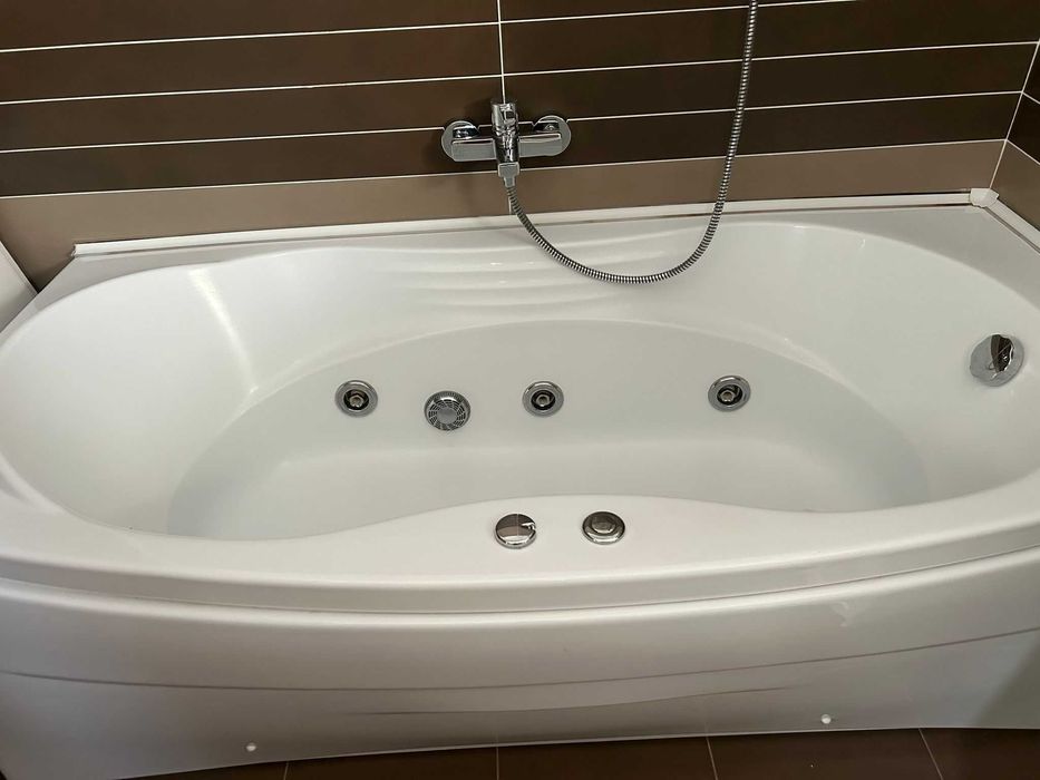 Cada baie cu hidromasaj Martplast