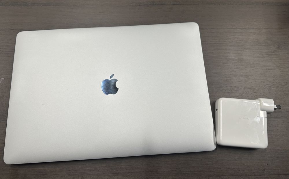 Продаю MacBook Pro 15” (2019)