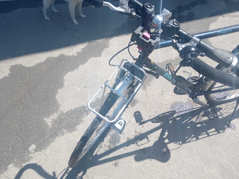 Vând BICICLETA GIANT roți 28