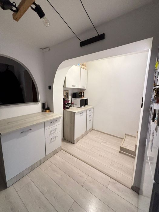 Vand apartament, ultrcentral, renovat recent