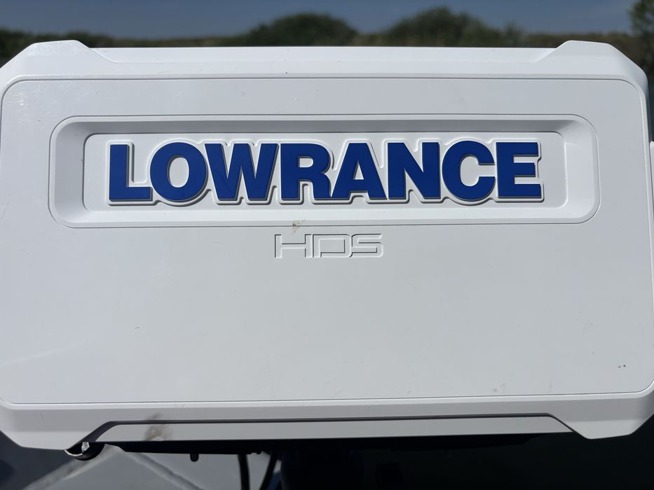 Эхолот Lowrance HDS live 9