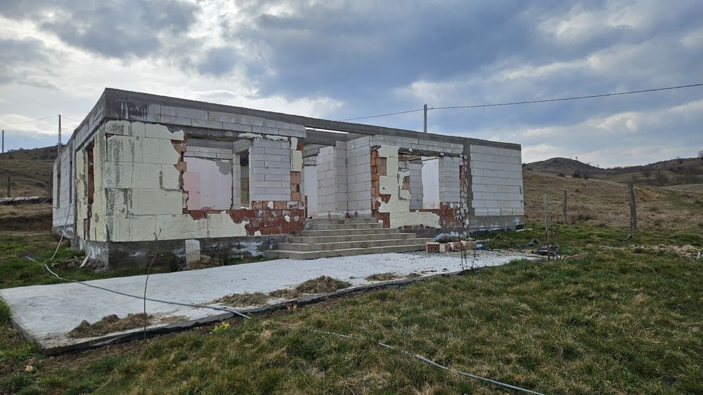Urgent casă de vânzare in construcție