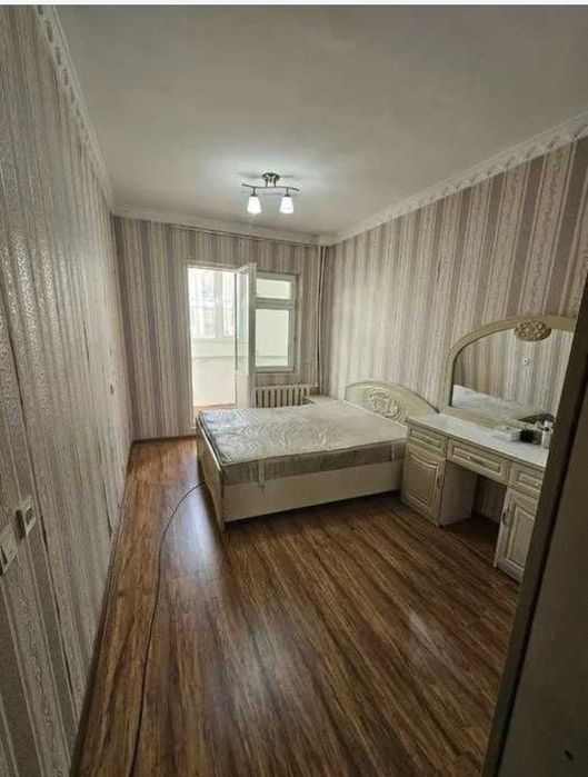 Tinchlik metroga yaqin qizlarga