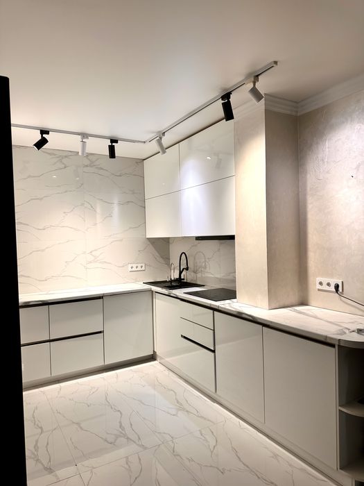 Продаю квартиру жк 12 месяцев