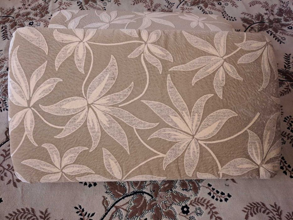 Подушка диванная д60,в35,г15,станция метро Москва