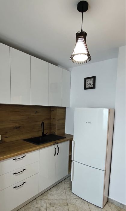 Inchiriez apartament 2 camere parter,( in spatele liceului Energetic), recent renovat , complet mobilat si utilat cu centrala si aer conditionat .