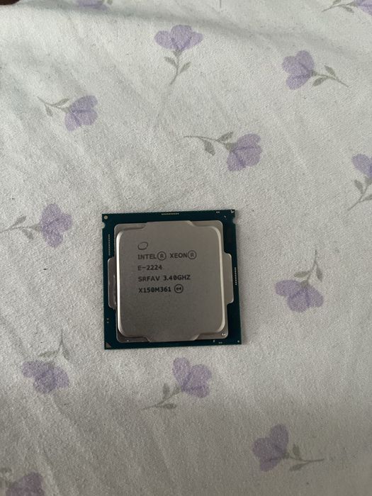 Продам Intel Xeon E-2224