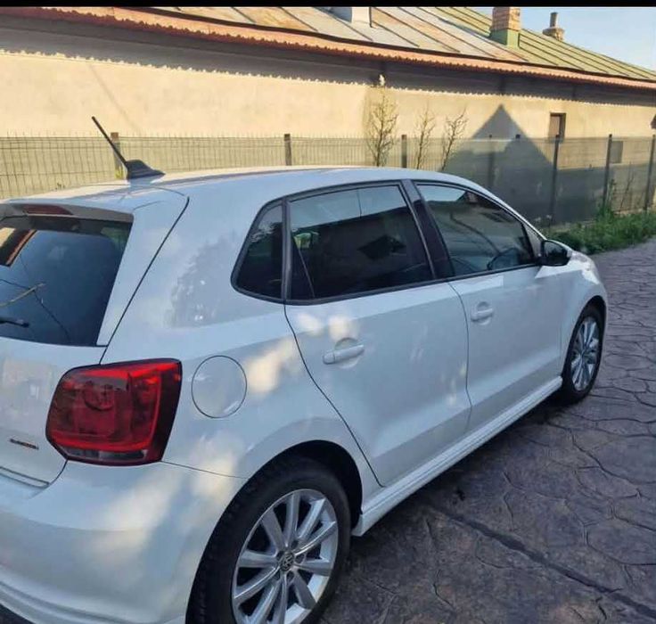 VOLKSWAGEN Polo 2012 — imagine 2