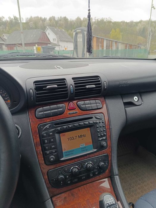 Vând mercedes C class