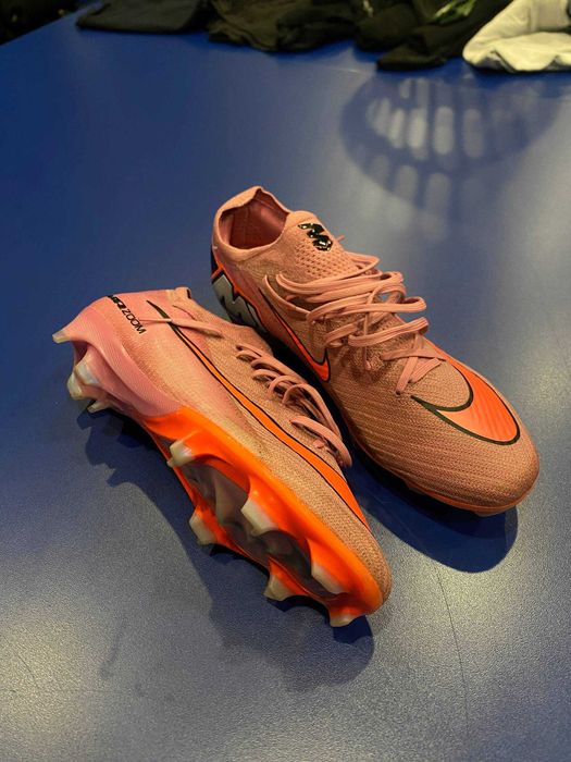 Футбольные бутсы