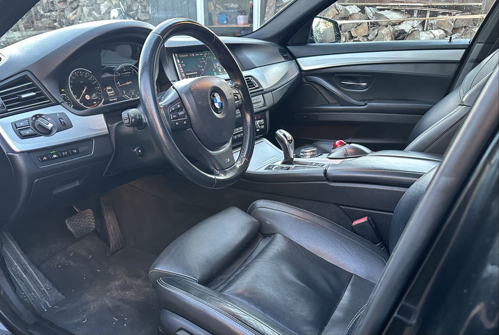 BMW 525 xDrive 4x4 2015 - Pachet M Luxury & Interior Seria 7 Heads up display Full Led