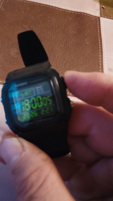 Ceas casio sport.rezistent la apa.lumini