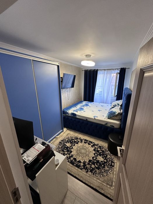 Vand apartament cu 3 camere