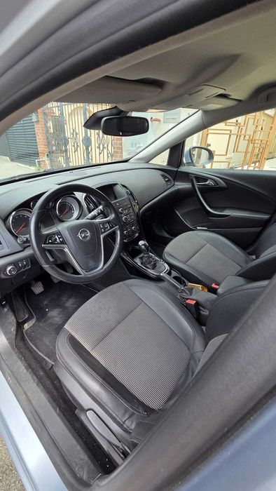 Opel Astra J Sports Tourer 1.4 benzină, 140 CP, Euro 6, 2016