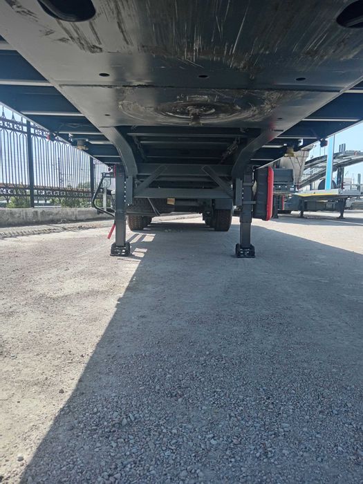 Полуприцеп бортовой контейнеровоз