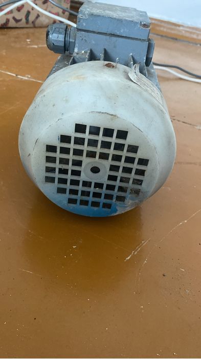 Продам двигатель электрический