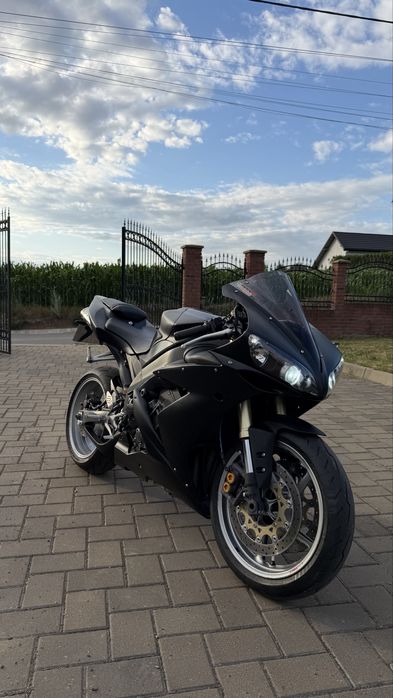 Yamaha YZF r1 2006 .