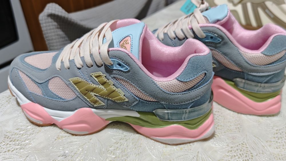 Продам новые кросовки