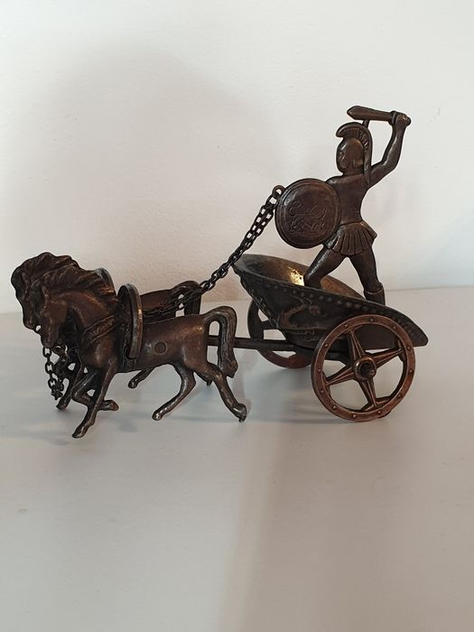 Vand Statueta Vintage din Zamac Patinat,Car de Lupta Roman
