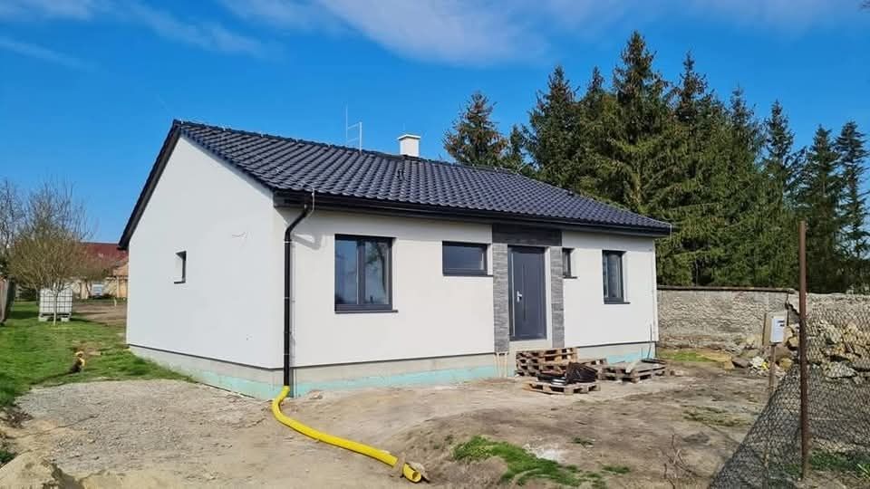 Vand case pe structura metalica din panouri sandwich