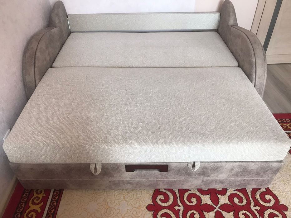 Срочно продам новый раскладной диван