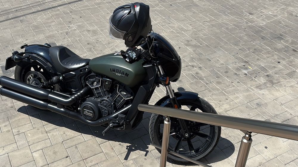 Motocicletă Indian Scott Rogue impecabilă 2022