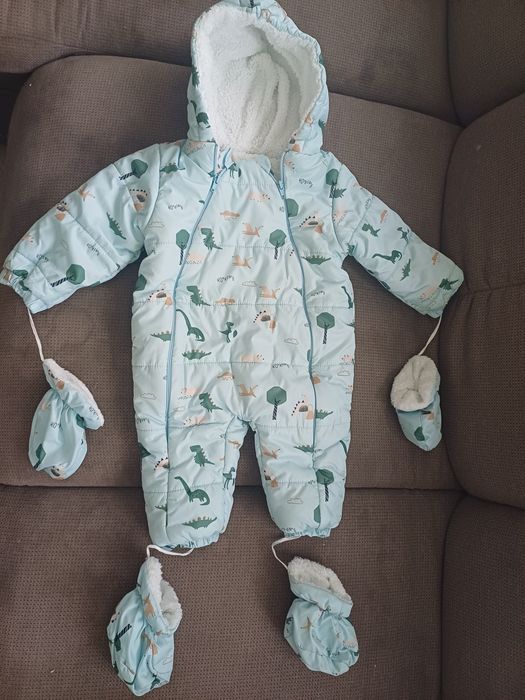 Бебешки ескимос с ръкавички и терлички, с динозаври, размер 80 -86, 12