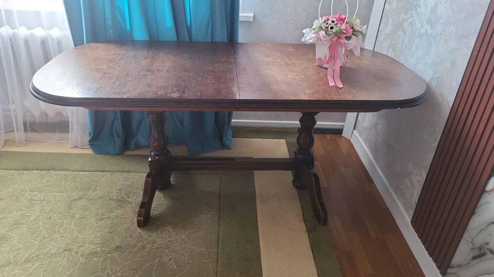 Продам.      стол