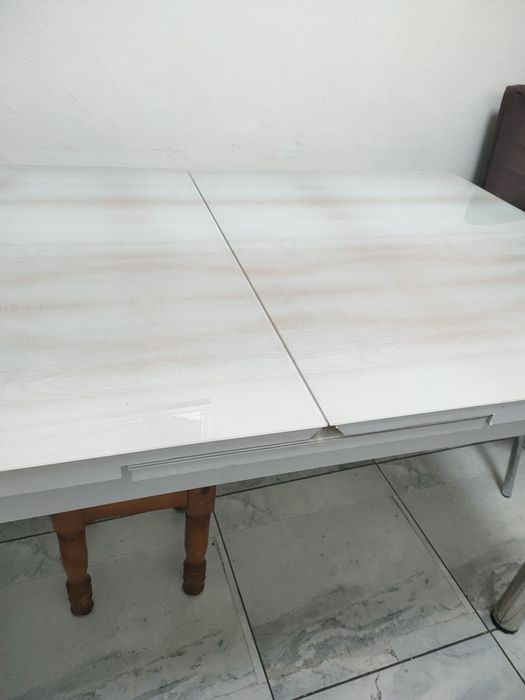 Продам стол с стульями 4 шт