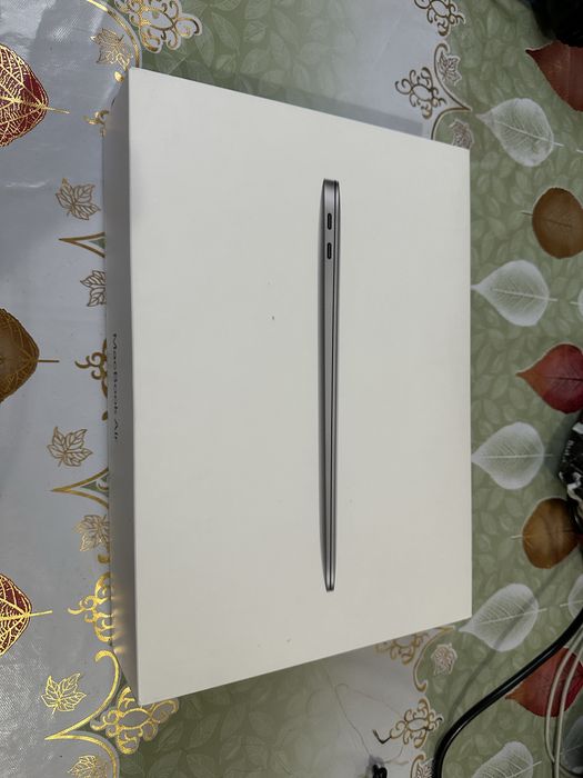 Macbook M1 8/256GB