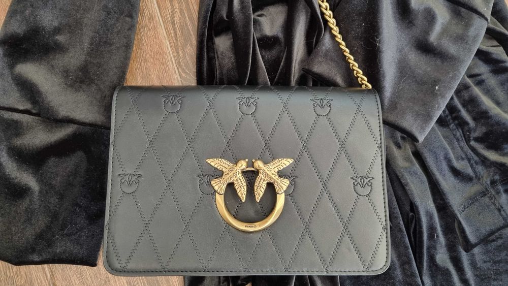 Дамска чанта Pinko + спортно-елегантен сет