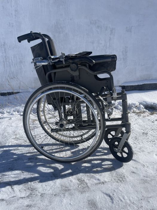 продам инвалидную коляску