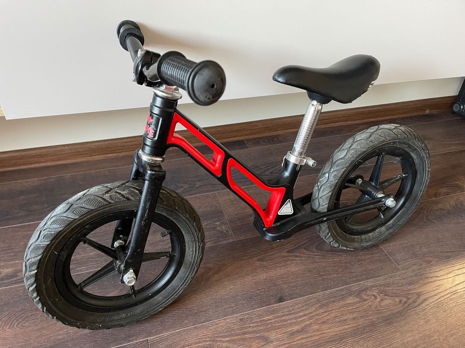 Баланс колело с помпащи се гуми 10 инча Tiny Bike