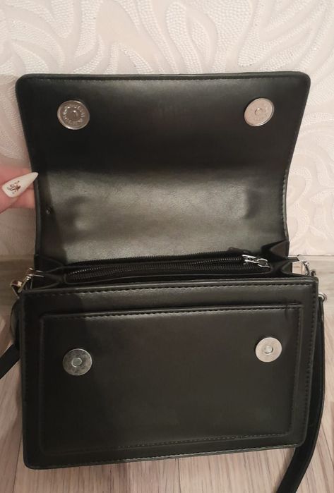 Сумка маленькая.