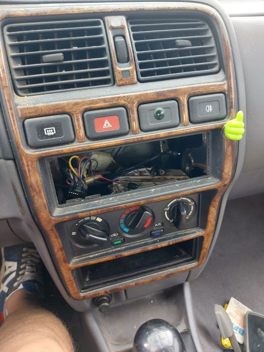 Nissan Almera 1.4i на части !!!