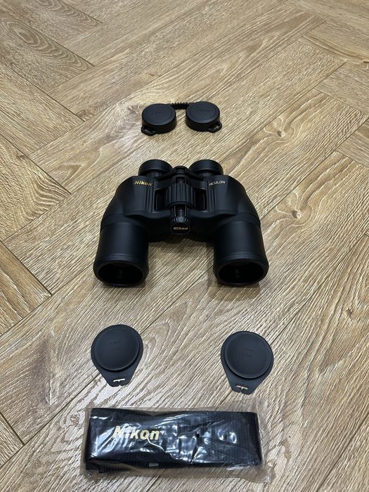 Бинокль Nikon 10x42