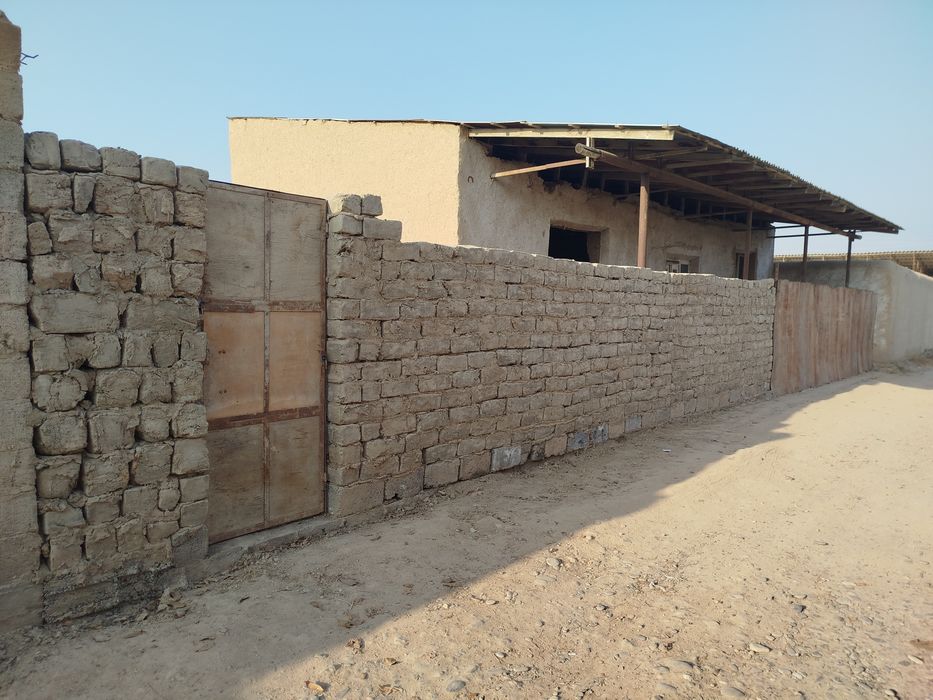 Уй жой сотилади.