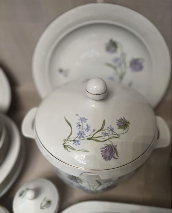 Сервиз столовый продам