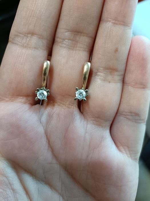 Продам золотые серьги